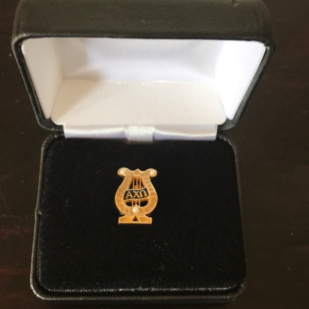 Axo pin